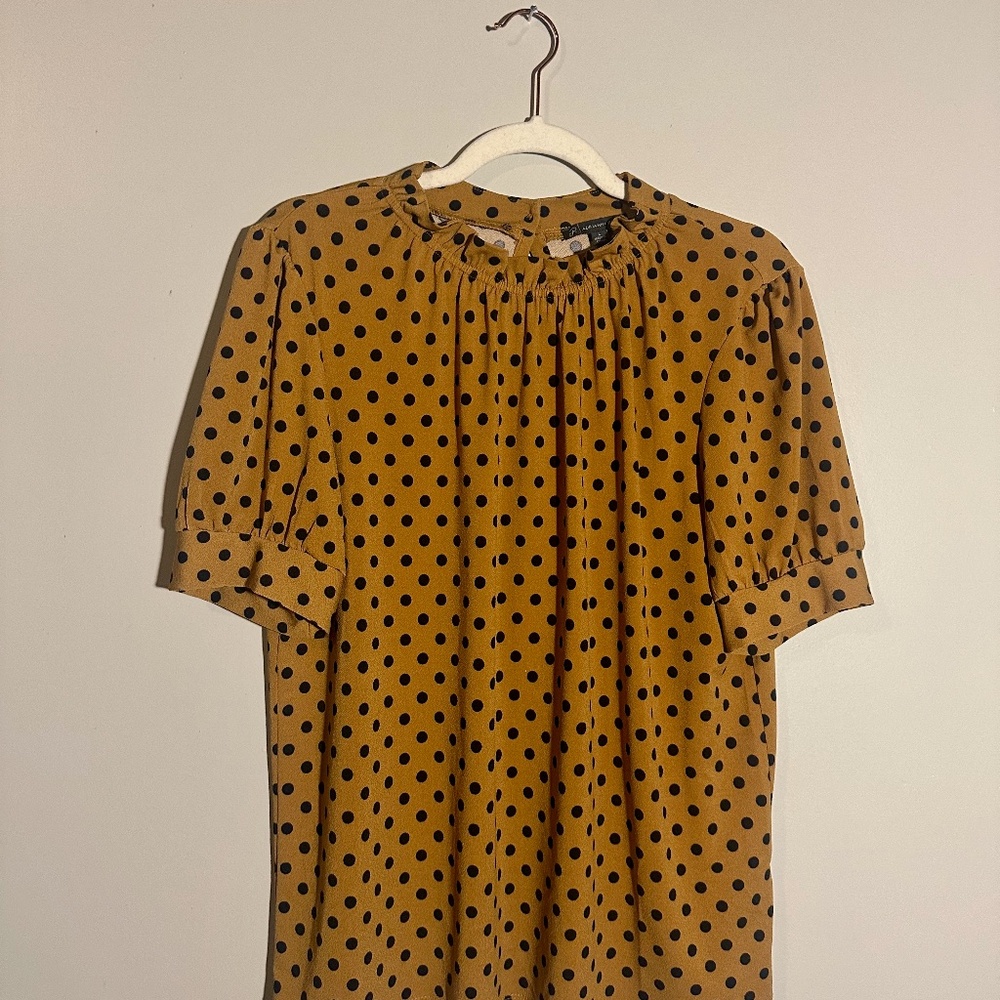 ✨ Adrianna Papell Gold Polka Dot Blouse – Size L ✨